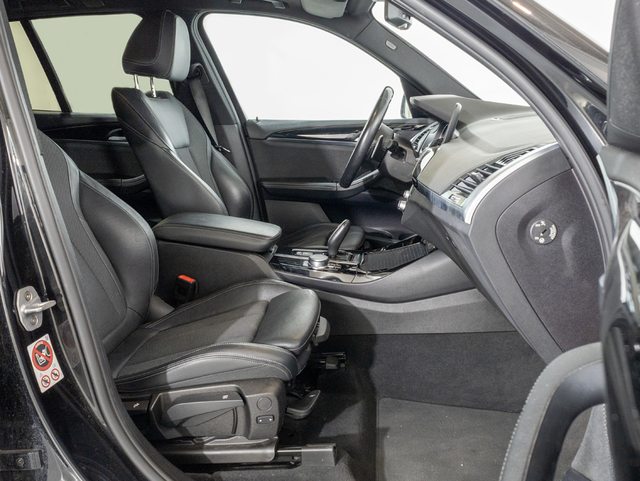 BMW X3 xDrive20d color Negro. Año 2018. 140KW(190CV). Diésel. En concesionario Oliva Motor Girona de Girona