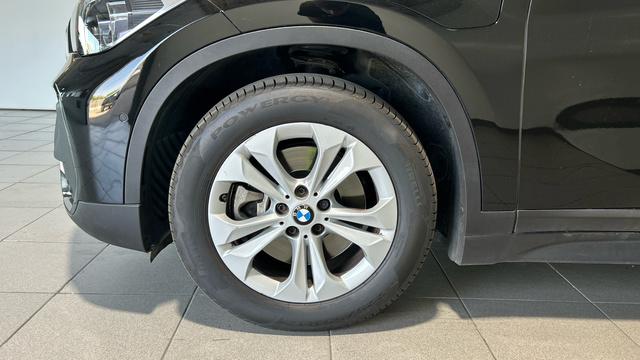 BMW X1 xDrive25e color Negro. Año 2021. 162KW(220CV). Híbrido Electro/Gasolina. En concesionario BYmyCAR Madrid - Alcalá de Madrid