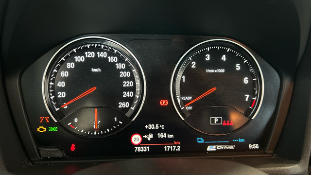 BMW X1 xDrive25e color Negro. Año 2021. 162KW(220CV). Híbrido Electro/Gasolina. En concesionario BYmyCAR Madrid - Alcalá de Madrid