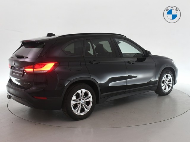 BMW X1 xDrive25e color Negro. Año 2021. 162KW(220CV). Híbrido Electro/Gasolina. En concesionario BYmyCAR Madrid - Alcalá de Madrid