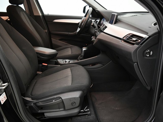 BMW X1 xDrive25e color Negro. Año 2021. 162KW(220CV). Híbrido Electro/Gasolina. En concesionario BYmyCAR Madrid - Alcalá de Madrid