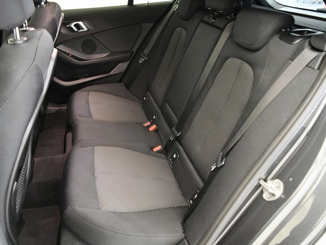 BMW Serie 1 116d color Gris oscuro. Año 2021. 85KW(116CV). Diésel. En concesionario BYmyCAR Madrid - Alcalá de Madrid