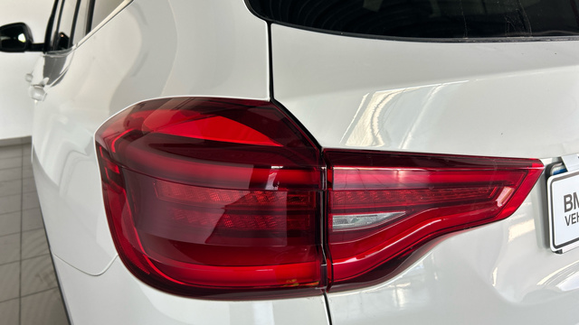 BMW X3 xDrive30e color Blanco. Año 2020. 215KW(292CV). Híbrido Electro/Gasolina. En concesionario BYmyCAR Madrid - Alcalá de Madrid