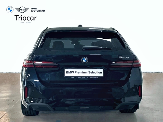 BMW Serie 5 520d Touring color Negro. Año 2025. 145KW(197CV). Diésel. En concesionario Triocar Gijón (Bmw y Mini) de Asturias