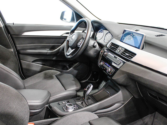 BMW X1 sDrive16d color Blanco. Año 2020. 85KW(116CV). Diésel. En concesionario Barcelona Premium -- GRAN VIA de Barcelona