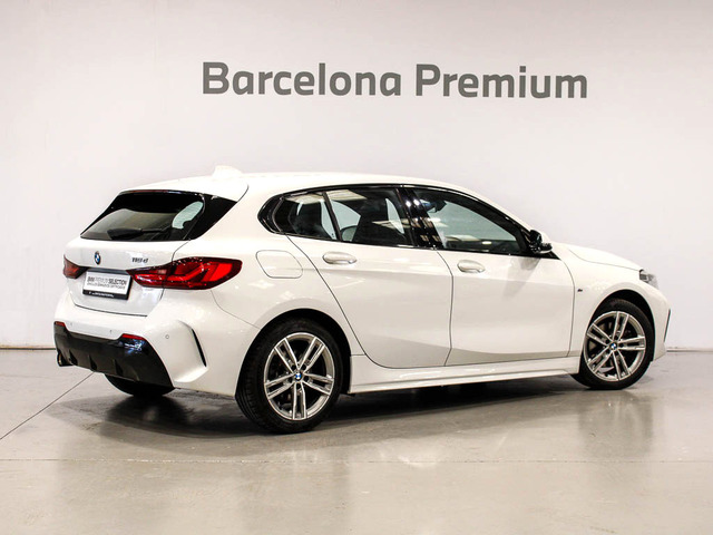 BMW Serie 1 116d color Blanco. Año 2021. 85KW(116CV). Diésel. En concesionario Barcelona Premium -- GRAN VIA de Barcelona