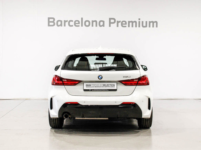 BMW Serie 1 116d color Blanco. Año 2021. 85KW(116CV). Diésel. En concesionario Barcelona Premium -- GRAN VIA de Barcelona
