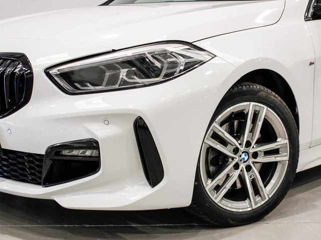 BMW Serie 1 116d color Blanco. Año 2021. 85KW(116CV). Diésel. En concesionario Barcelona Premium -- GRAN VIA de Barcelona