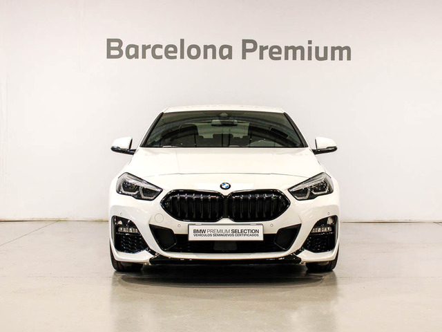 BMW Serie 2 218i Gran Coupe color Blanco. Año 2021. 103KW(140CV). Gasolina. En concesionario Barcelona Premium -- GRAN VIA de Barcelona