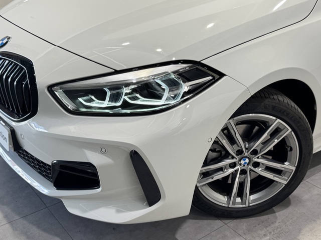 BMW Serie 1 118i color Blanco. Año 2023. 103KW(140CV). Gasolina. En concesionario Motor Munich Cadi - Manresa - VO de Barcelona