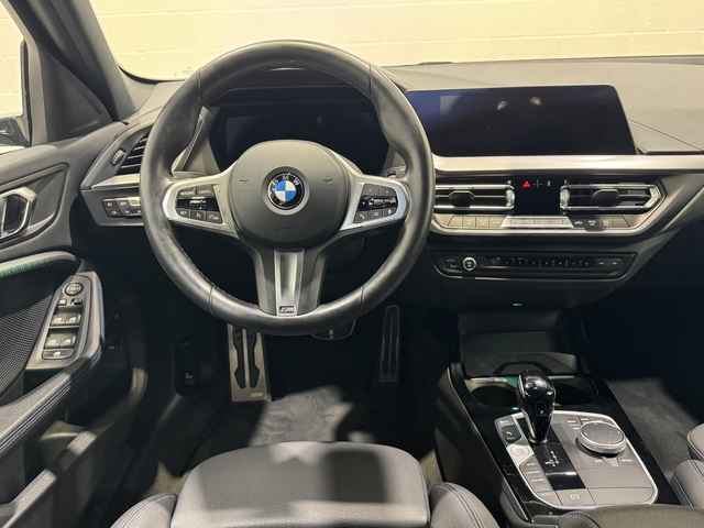 BMW Serie 1 118i color Blanco. Año 2023. 103KW(140CV). Gasolina. En concesionario Motor Munich Cadi - Manresa - VO de Barcelona