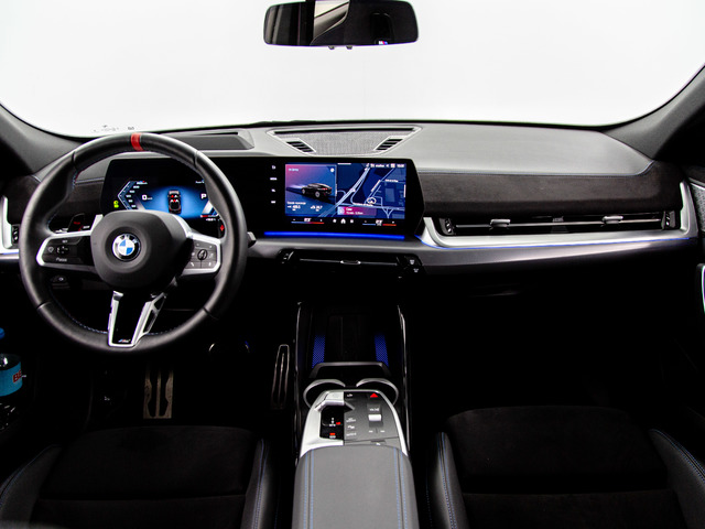 BMW X2 M35i color Negro. Año 2024. 221KW(300CV). Gasolina. En concesionario Móvil Begar Alicante de Alicante