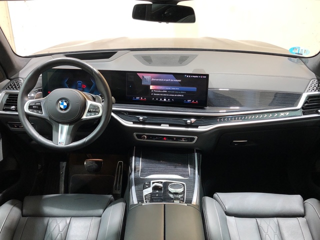 BMW X7 xDrive40d color Negro. Año 2024. 259KW(352CV). Híbrido Electro/Diesel. En concesionario Movilnorte El Plantio de Madrid
