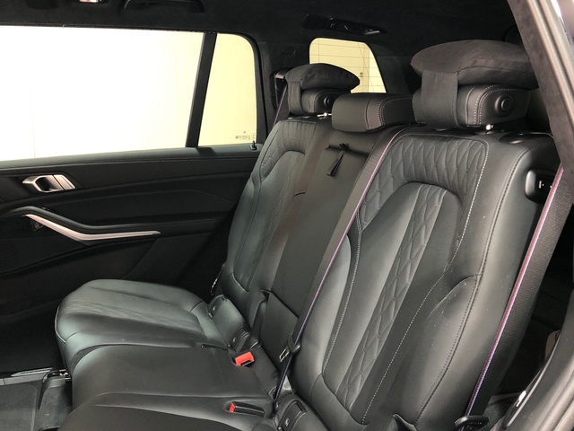 BMW X7 xDrive40d color Negro. Año 2024. 259KW(352CV). Híbrido Electro/Diesel. En concesionario Movilnorte El Plantio de Madrid
