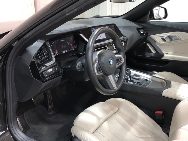 BMW Z4 M40i Cabrio color Negro. Año 2021. 250KW(340CV). Gasolina. En concesionario Movilnorte El Plantio de Madrid