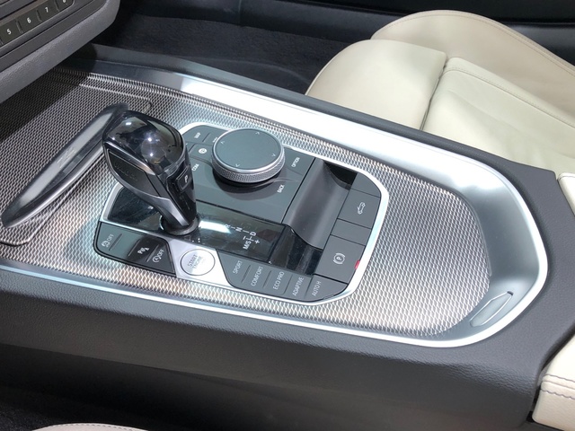 BMW Z4 M40i Cabrio color Negro. Año 2021. 250KW(340CV). Gasolina. En concesionario Movilnorte El Plantio de Madrid