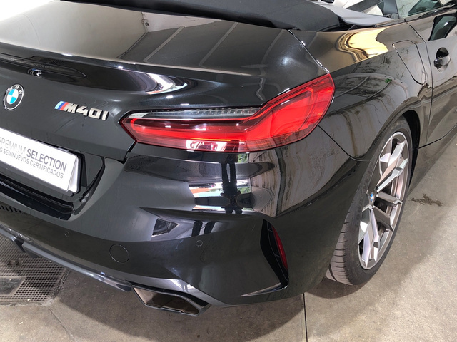 BMW Z4 M40i Cabrio color Negro. Año 2021. 250KW(340CV). Gasolina. En concesionario Movilnorte El Plantio de Madrid