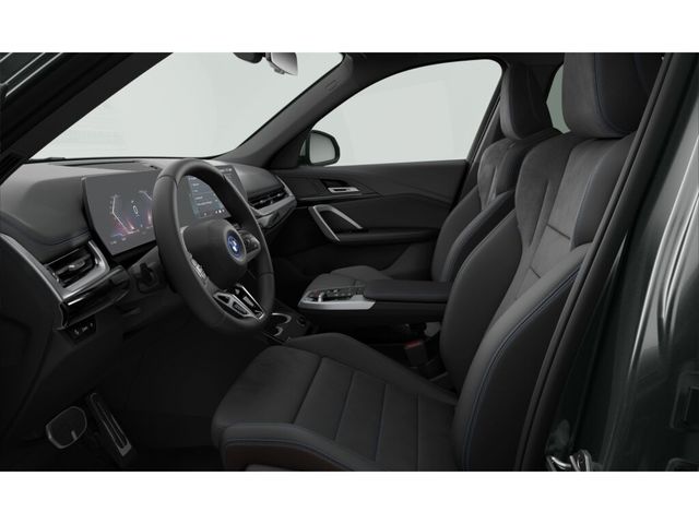 BMW iX1 eDrive20 color Gris Plata. Año 2025. 150KW(204CV). Eléctrico. En concesionario San Rafael Motor, S.L. de Córdoba