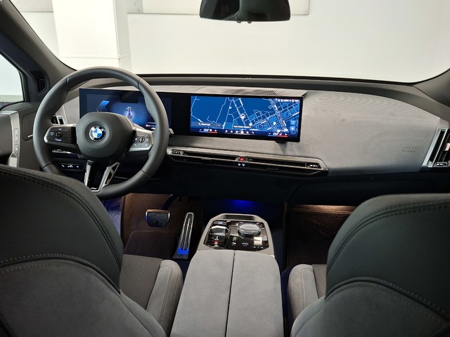 BMW iX xDrive45 color Negro. Año 2025. 300KW(408CV). Eléctrico. En concesionario Automoviles Bertolin, S.L. de Valencia