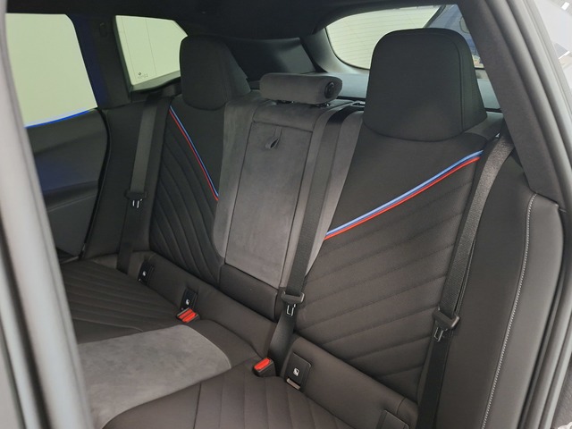 BMW iX xDrive45 color Negro. Año 2025. 300KW(408CV). Eléctrico. En concesionario Automoviles Bertolin, S.L. de Valencia