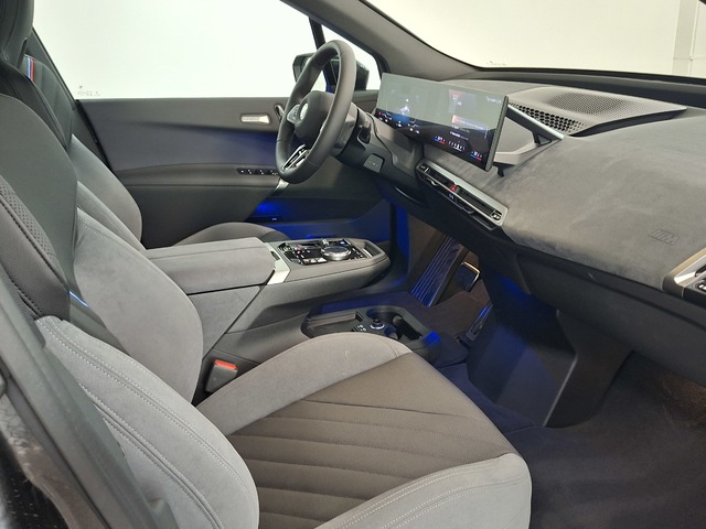 BMW iX xDrive45 color Negro. Año 2025. 300KW(408CV). Eléctrico. En concesionario Automoviles Bertolin, S.L. de Valencia