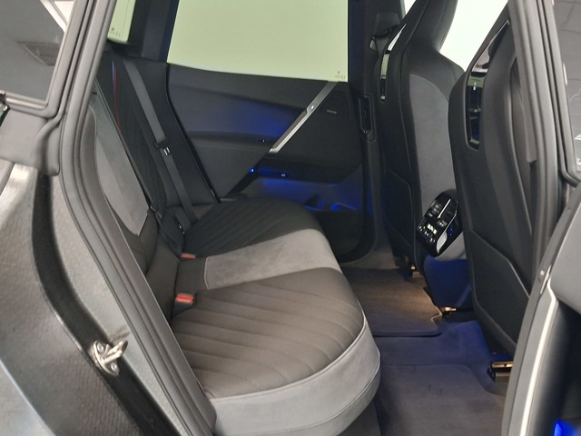 BMW iX xDrive45 color Negro. Año 2025. 300KW(408CV). Eléctrico. En concesionario Automoviles Bertolin, S.L. de Valencia