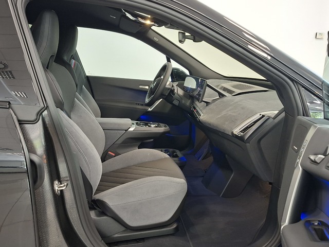 BMW iX xDrive45 color Negro. Año 2025. 300KW(408CV). Eléctrico. En concesionario Automoviles Bertolin, S.L. de Valencia