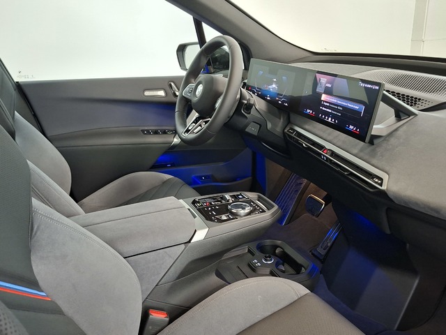 BMW iX xDrive45 color Negro. Año 2025. 300KW(408CV). Eléctrico. En concesionario Automoviles Bertolin, S.L. de Valencia