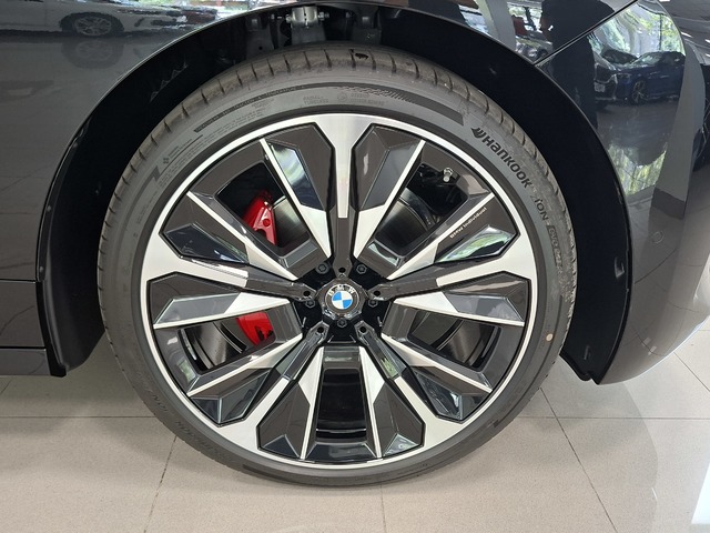 BMW iX xDrive45 color Negro. Año 2025. 300KW(408CV). Eléctrico. En concesionario Automoviles Bertolin, S.L. de Valencia