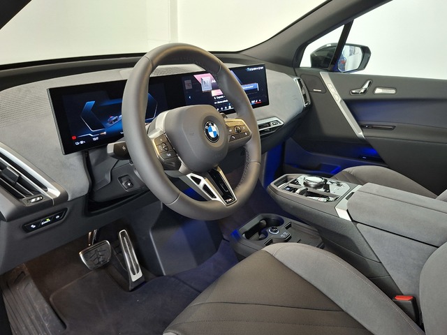 BMW iX xDrive45 color Negro. Año 2025. 300KW(408CV). Eléctrico. En concesionario Automoviles Bertolin, S.L. de Valencia
