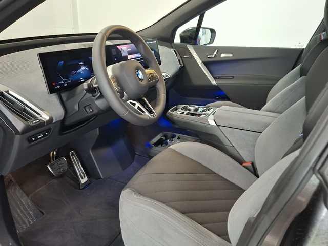 BMW iX xDrive45 color Negro. Año 2025. 300KW(408CV). Eléctrico. En concesionario Automoviles Bertolin, S.L. de Valencia