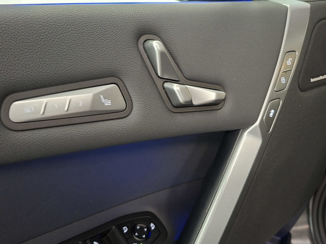 BMW iX xDrive45 color Negro. Año 2025. 300KW(408CV). Eléctrico. En concesionario Automoviles Bertolin, S.L. de Valencia