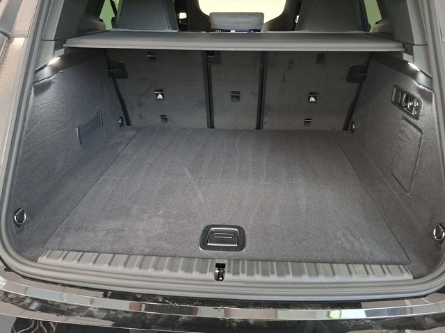 BMW iX xDrive45 color Negro. Año 2025. 300KW(408CV). Eléctrico. En concesionario Automoviles Bertolin, S.L. de Valencia