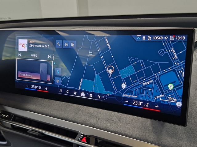 BMW iX xDrive45 color Negro. Año 2025. 300KW(408CV). Eléctrico. En concesionario Automoviles Bertolin, S.L. de Valencia