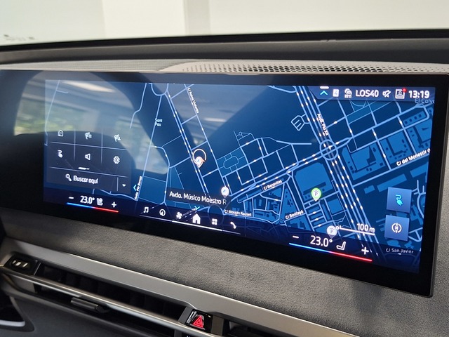 BMW iX xDrive45 color Negro. Año 2025. 300KW(408CV). Eléctrico. En concesionario Automoviles Bertolin, S.L. de Valencia