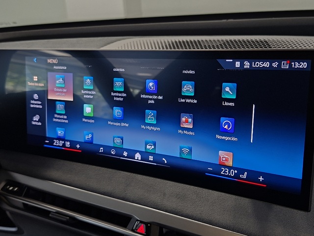 BMW iX xDrive45 color Negro. Año 2025. 300KW(408CV). Eléctrico. En concesionario Automoviles Bertolin, S.L. de Valencia