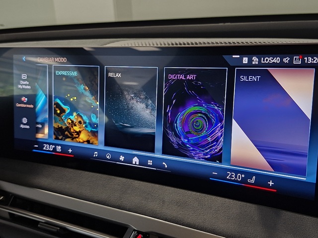 BMW iX xDrive45 color Negro. Año 2025. 300KW(408CV). Eléctrico. En concesionario Automoviles Bertolin, S.L. de Valencia