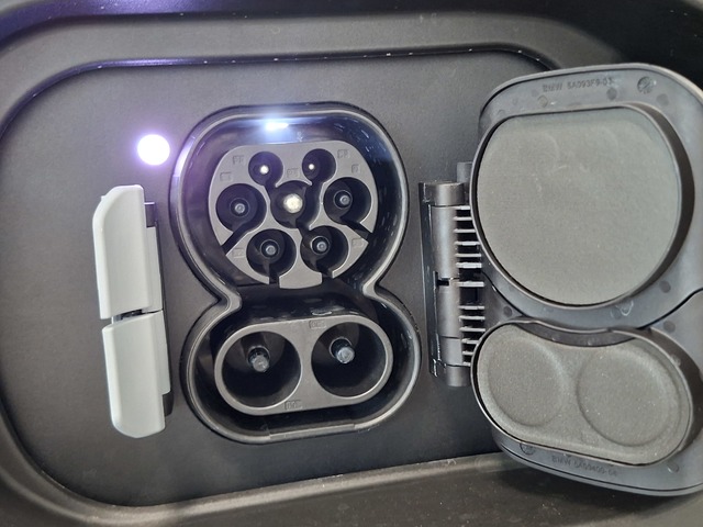 BMW iX xDrive45 color Negro. Año 2025. 300KW(408CV). Eléctrico. En concesionario Automoviles Bertolin, S.L. de Valencia