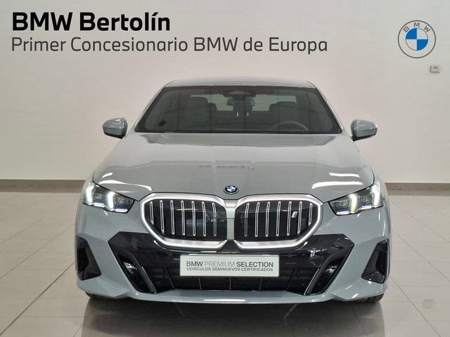 BMW i5 eDrive40 color Gris. Año 2025. 250KW(340CV). Eléctrico. En concesionario Automoviles Bertolin, S.L. de Valencia