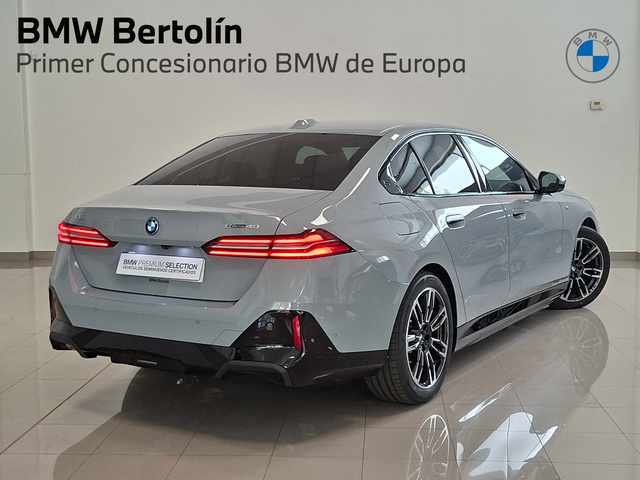 BMW i5 eDrive40 color Gris. Año 2025. 250KW(340CV). Eléctrico. En concesionario Automoviles Bertolin, S.L. de Valencia