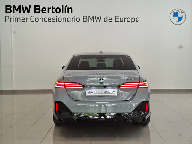 BMW i5 eDrive40 color Gris. Año 2025. 250KW(340CV). Eléctrico. En concesionario Automoviles Bertolin, S.L. de Valencia
