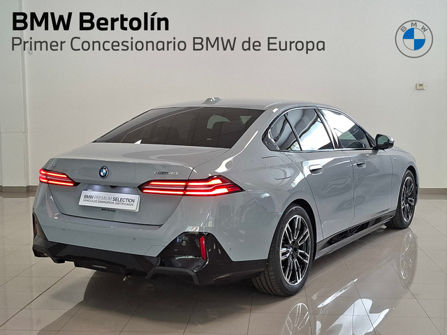 BMW i5 eDrive40 color Gris. Año 2025. 250KW(340CV). Eléctrico. En concesionario Automoviles Bertolin, S.L. de Valencia