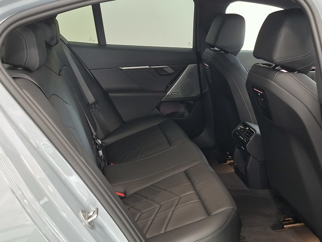 BMW i5 eDrive40 color Gris. Año 2025. 250KW(340CV). Eléctrico. En concesionario Automoviles Bertolin, S.L. de Valencia