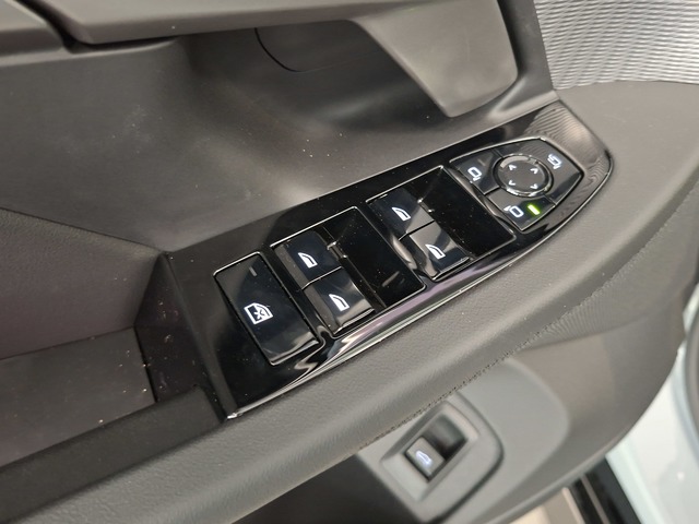 BMW i5 eDrive40 color Gris. Año 2025. 250KW(340CV). Eléctrico. En concesionario Automoviles Bertolin, S.L. de Valencia