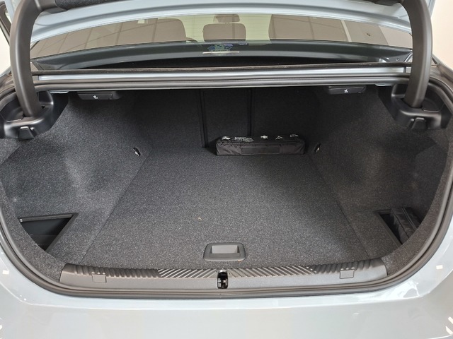 BMW i5 eDrive40 color Gris. Año 2025. 250KW(340CV). Eléctrico. En concesionario Automoviles Bertolin, S.L. de Valencia