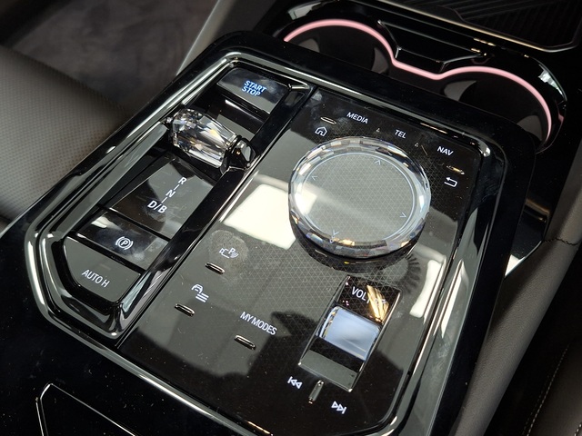 BMW i5 eDrive40 color Gris. Año 2025. 250KW(340CV). Eléctrico. En concesionario Automoviles Bertolin, S.L. de Valencia