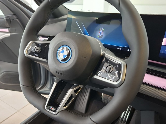 BMW i5 eDrive40 color Gris. Año 2025. 250KW(340CV). Eléctrico. En concesionario Automoviles Bertolin, S.L. de Valencia