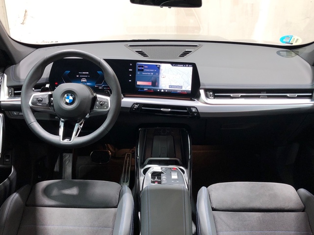 BMW X1 sDrive20d color Gris Plata. Año 2024. 120KW(163CV). Diésel. En concesionario Movilnorte El Plantio de Madrid