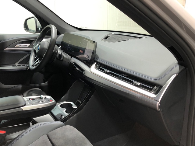 BMW X1 sDrive20d color Gris Plata. Año 2024. 120KW(163CV). Diésel. En concesionario Movilnorte El Plantio de Madrid