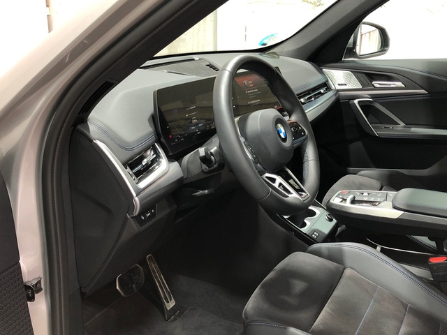 BMW X1 sDrive20d color Gris Plata. Año 2024. 120KW(163CV). Diésel. En concesionario Movilnorte El Plantio de Madrid